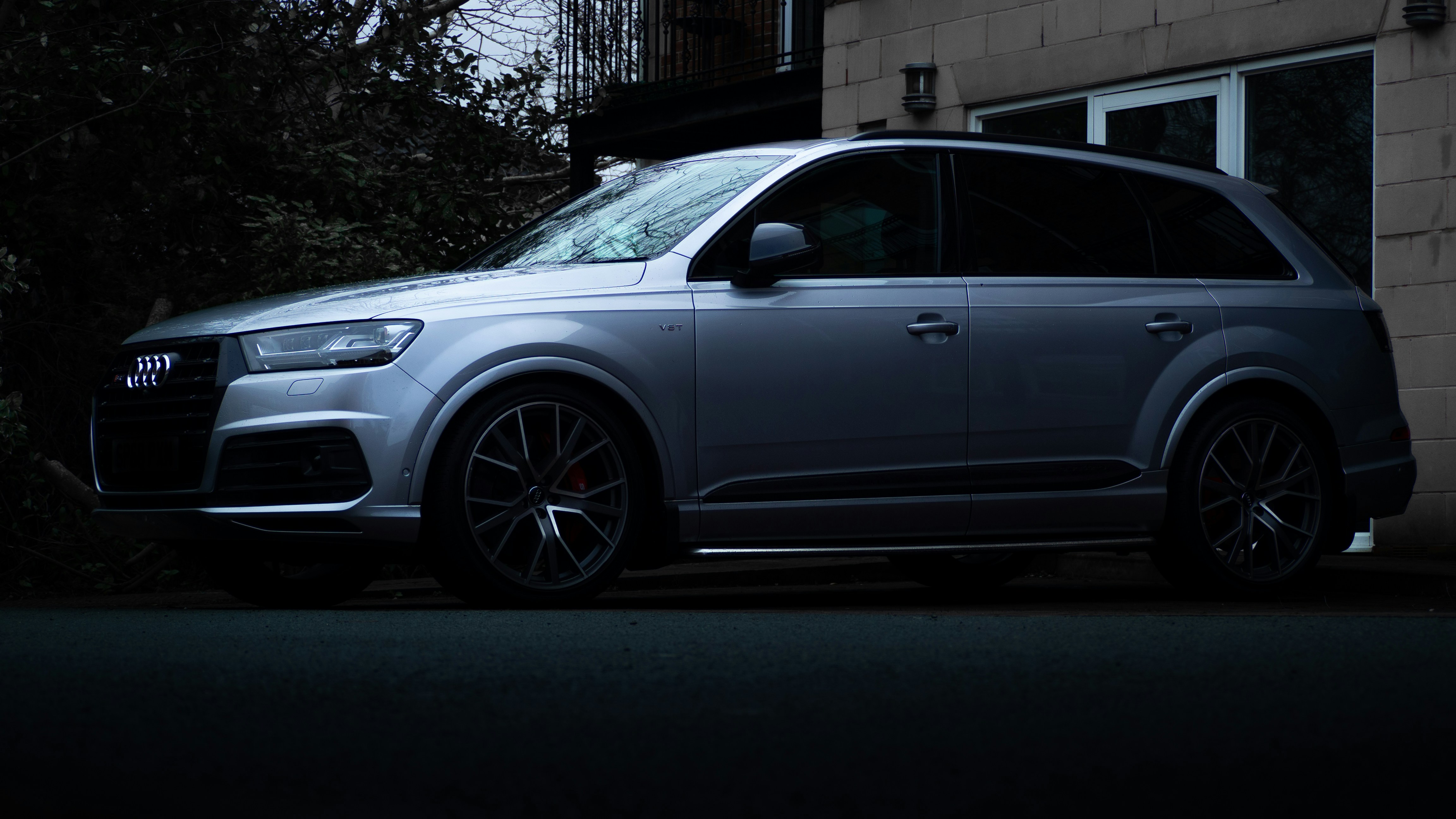 Audi Q7 Car